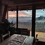 Na Ubocy Z Jacuzzi, Sauna I Widokiem בקתה