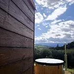 Na Ubocy Z Jacuzzi, Sauna I Widokiem בקתה *